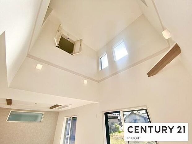 吹き抜けで開放感のあるリビングです！