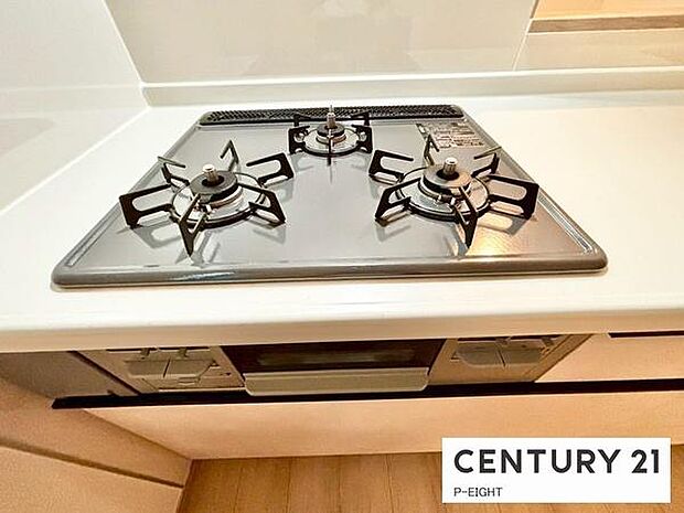 三口ガスコンロで料理もはかどりますね！グリルもあります！