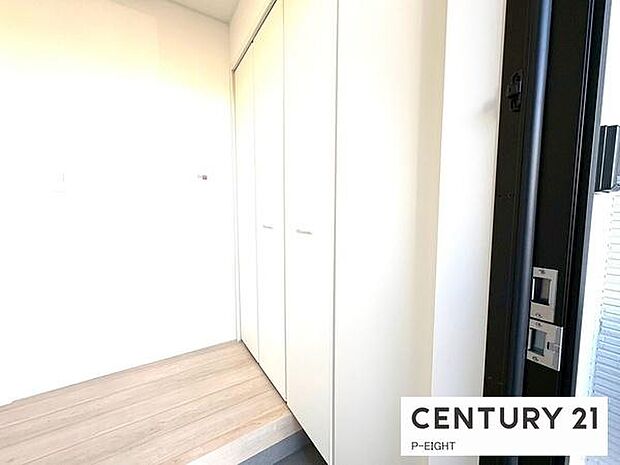 白を基調とした明るい玄関です!