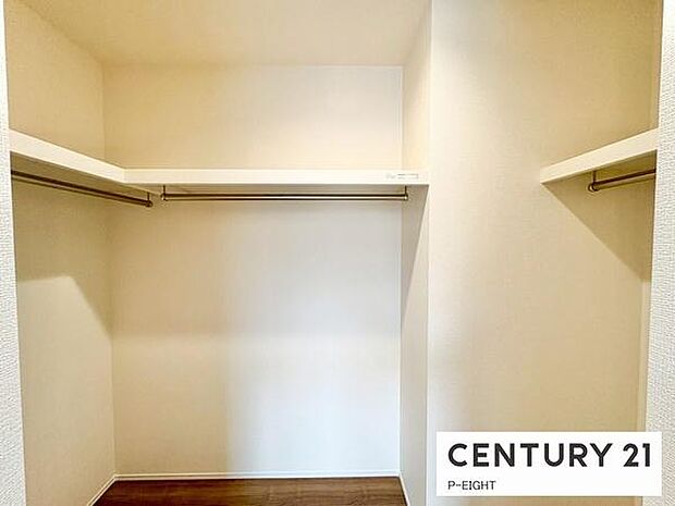 ウォークインクローゼットでたくさん収納できます!