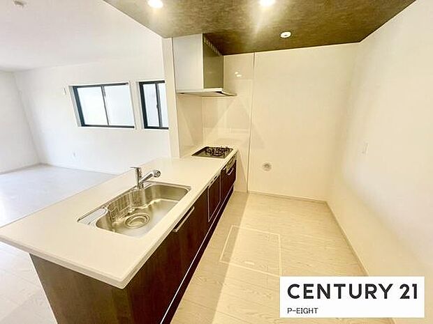 料理をしながらリビングを見渡せるつくりで、料理中も家族との会話がはずみます。