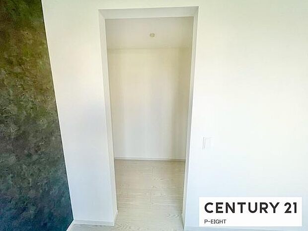 ウォークインクローゼットでたくさん収納できます!