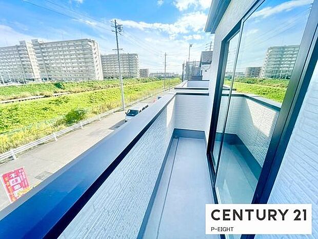 洗濯物は日当たりの良いバルコニーへ!