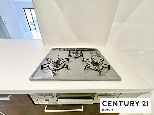 三口コンロで料理もはかどりますね!グリルもあります!