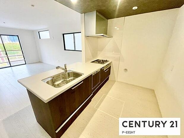 料理をしながらリビングを見渡せるつくりで、料理中も家族との会話がはずみます。