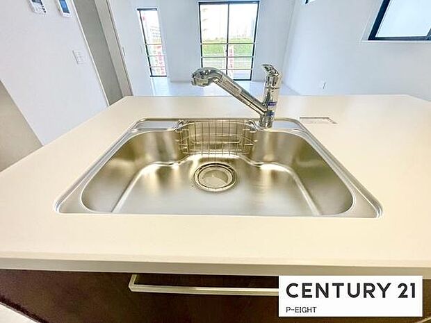 浄水器内蔵型のため、キッチン回りもスリムな印象です!