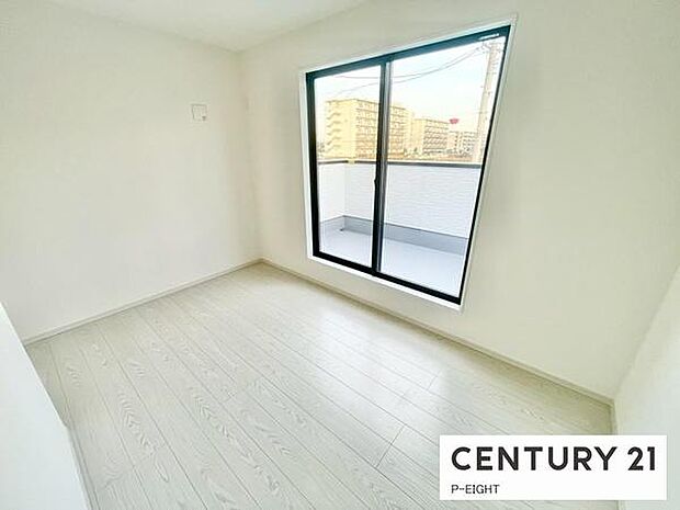 壁の色もアクセントとなりおしゃれな内装です!