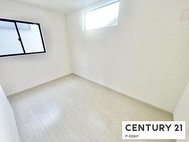 白を基調とした明るい部屋です!