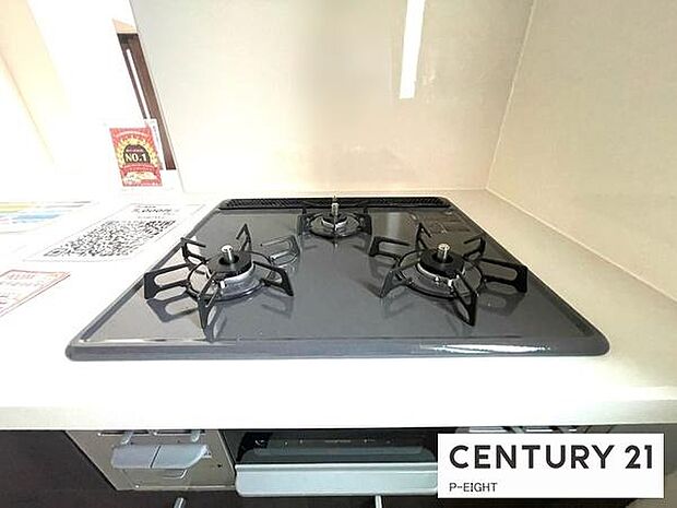 三口ガスコンロで料理もはかどりますね！グリルもあります！