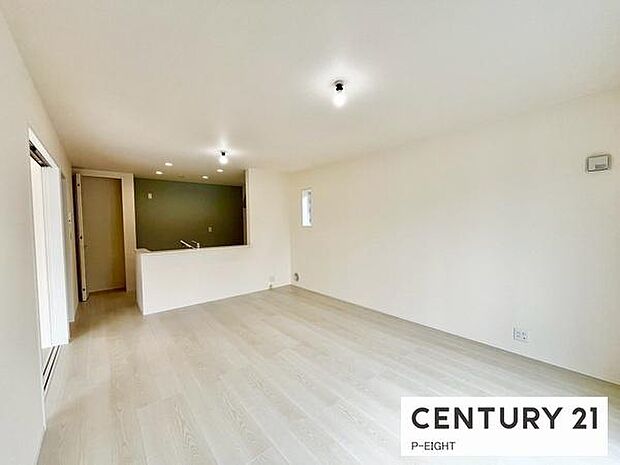 家族の笑い声が聞こえてきそうな、暖かい空間になっています。