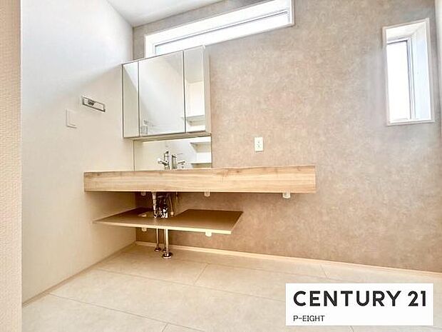 明るい洗面台で身支度ができます！