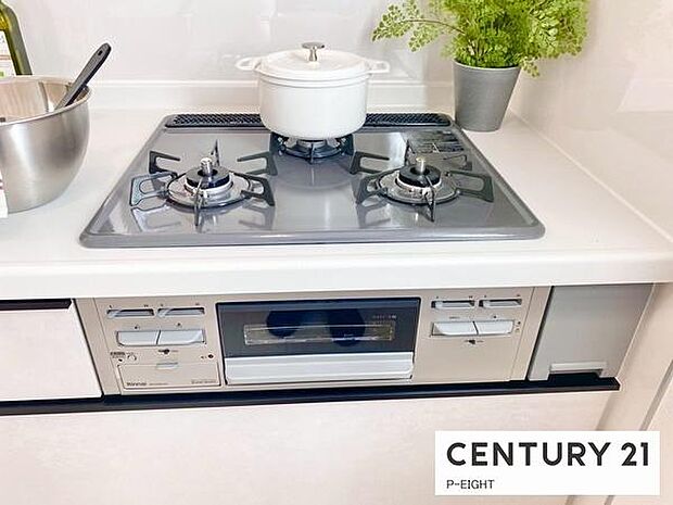 三口ガスコンロで料理もはかどりますね！グリルもあります！