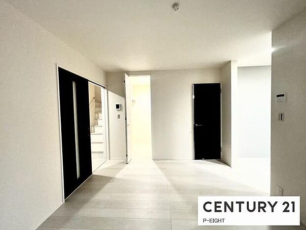 白を基調とした広めのリビングです！