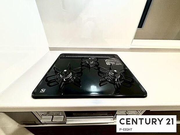 三口ガスコンロで料理もはかどりますね！グリルもあります！