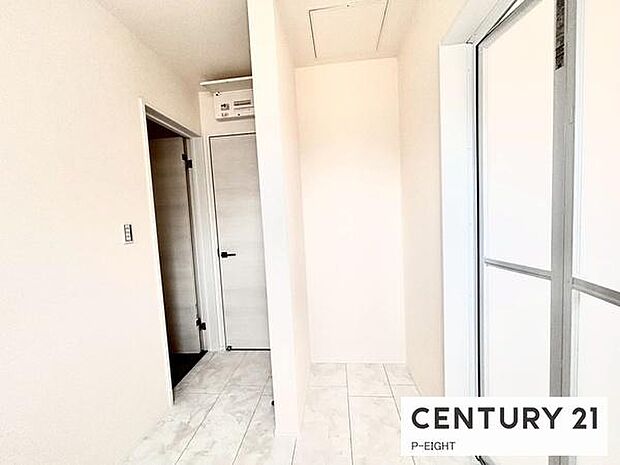 洗面所には棚などを置けるスペースがあります!