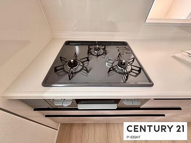 三口ガスコンロで料理もはかどりますね！グリルもあります！