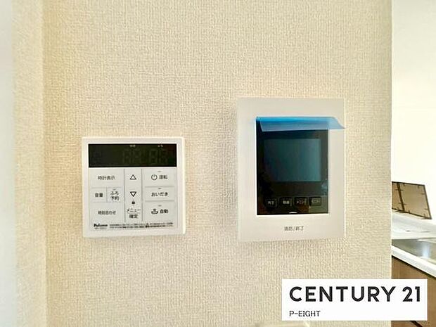 モニター付きインターホンで来客者の顔も見えて安心です！お湯はり、追い焚き用リモコンもあります！