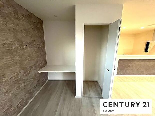 スタディーカウンターがあり、お子様の学習や在宅ワークに最適！