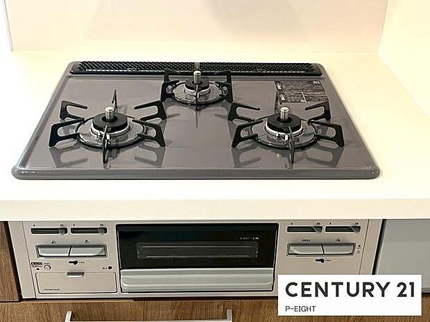 三口ガスコンロで料理もはかどりますね！グリルもあります！