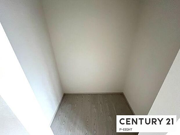 広々としたウォークインクローゼットでたくさん収納できます！