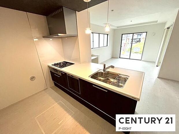 料理をしながらリビングを見渡せるつくりで、料理中も家族との会話がはずみます。