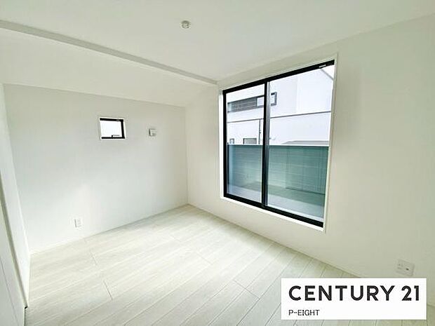 広々とした明るい部屋です!