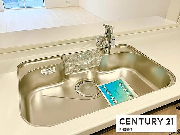 浄水器内蔵型のため、キッチン回りもスリムな印象です!