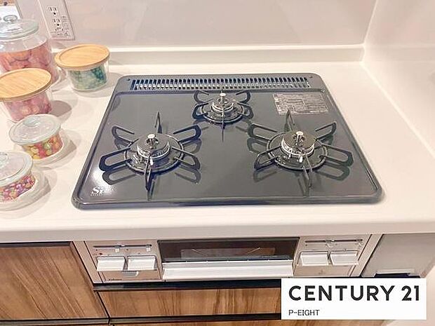 三口ガスコンロで料理もはかどりますね!グリルもあります!