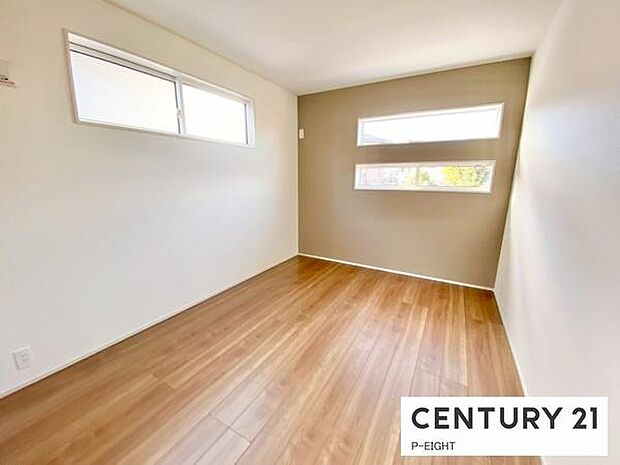 壁の色もアクセントとなりおしゃれな内装です!