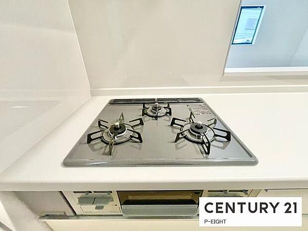 三口ガスコンロで料理もはかどりますね！グリルもあります！