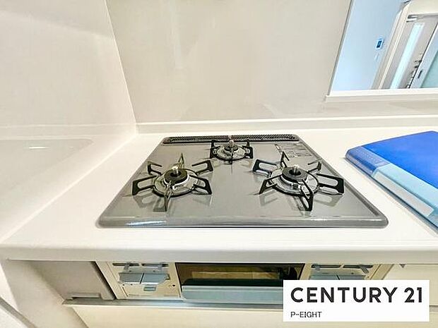 三口ガスコンロで料理もはかどりますね！グリルもあります！