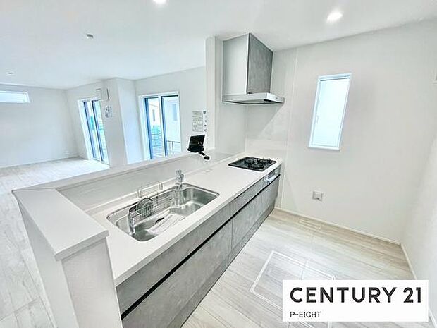 料理をしながらリビングを見渡せるつくりで、料理中も家族との会話がはずみます。