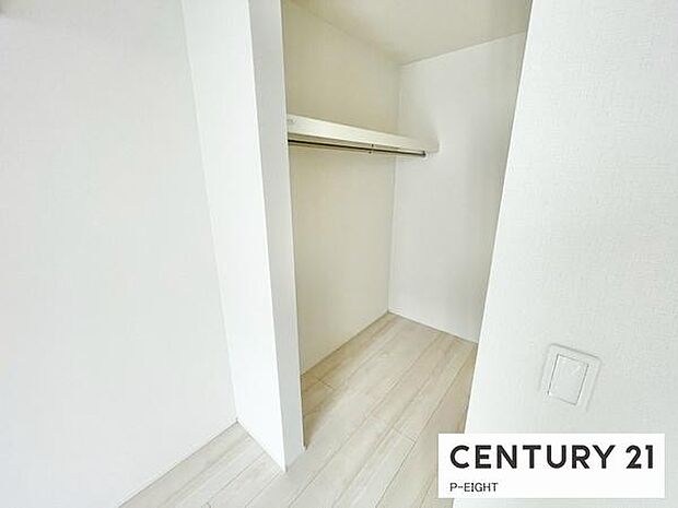 ウォークインクローゼットでたくさん収納できます!