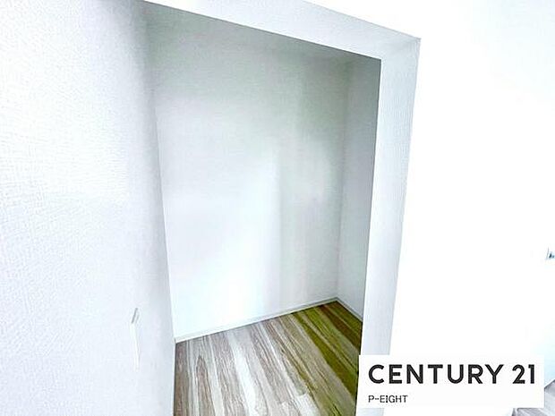 ウォークインクローゼットでたくさん収納できます!