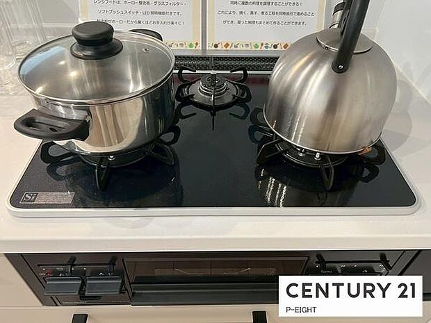 三口ガスコンロで料理もはかどりますね!グリルもあります!