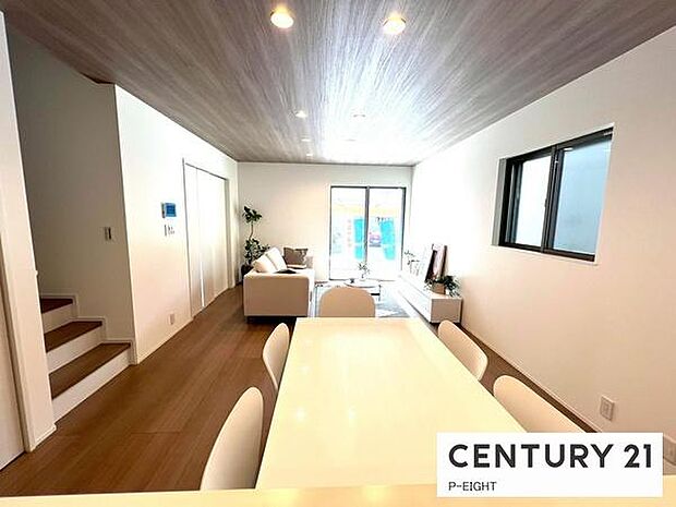 料理をしながらリビングを見渡せるつくりで、料理中も家族との会話がはずみます。