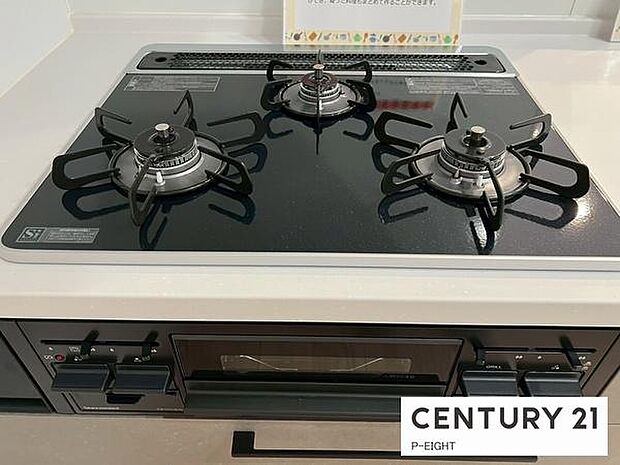 三口ガスコンロで料理もはかどりますね！グリルもあります！