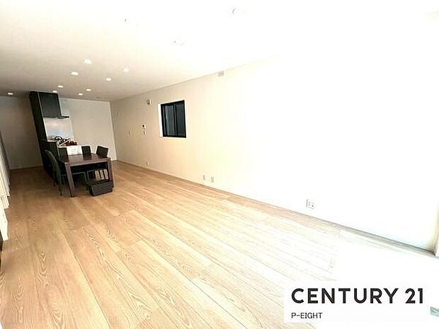 大きな窓のある広々としたリビングです!