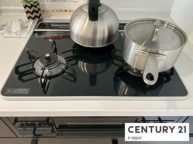 三口ガスコンロで料理もはかどりますね!グリルもあります!