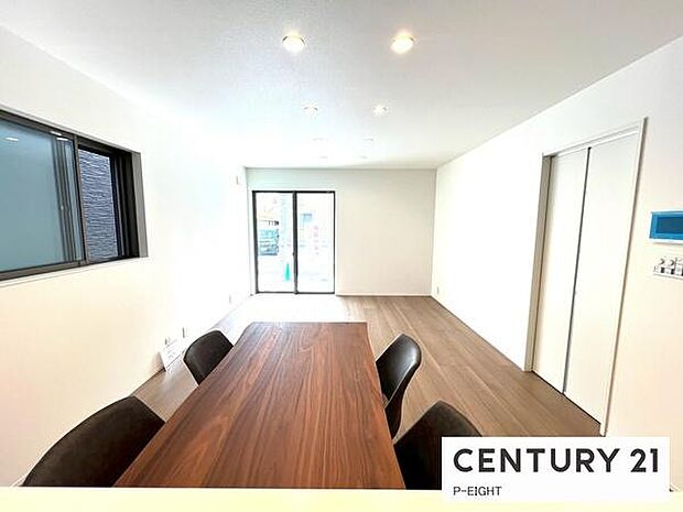 料理をしながらリビングを見渡せるつくりで、料理中も家族との会話がはずみます。