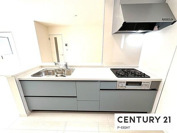 料理をしながらリビングを見渡せるつくりで、料理中も家族との会話がはずみます。