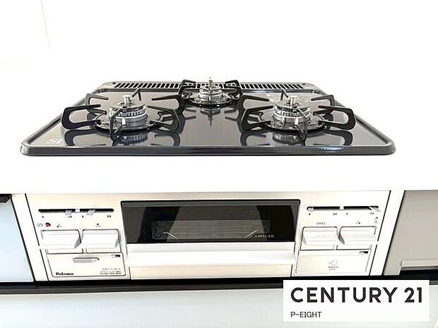 三口ガスコンロで料理もはかどりますね！グリルもあります！