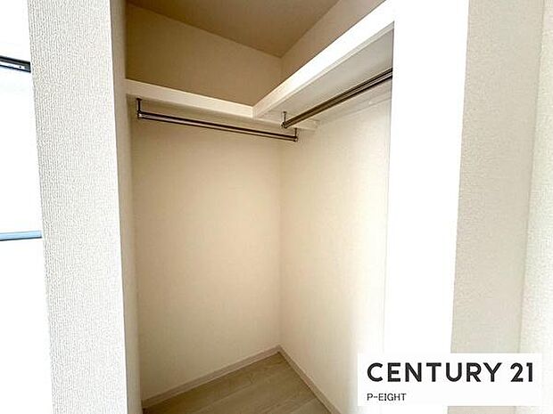 広々としたウォークインクローゼットでたくさん収納できます！