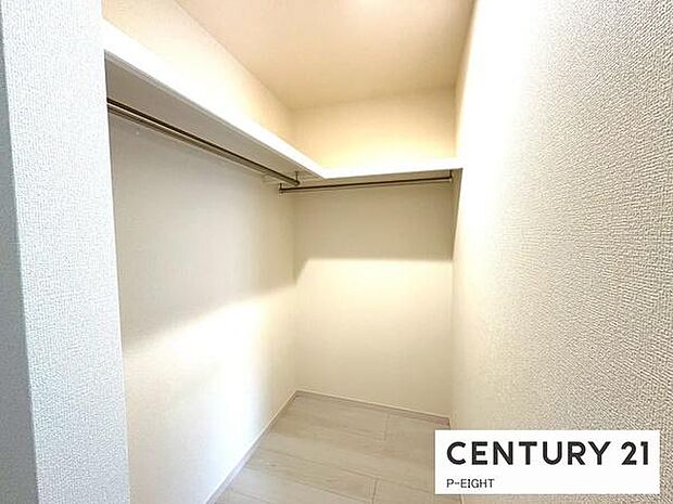 ウォークインクローゼットで楽々収納！