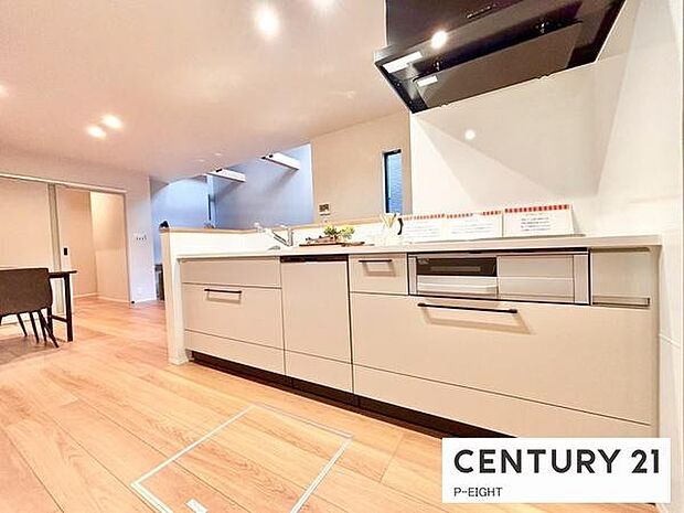 料理をしながらリビングを見渡せるつくりで、料理中も家族との会話がはずみます。