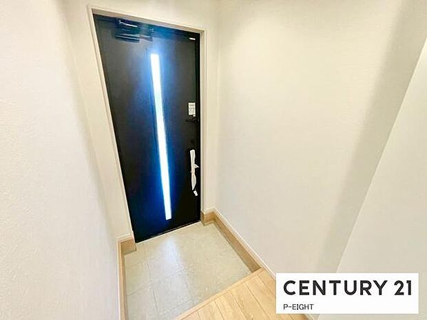 白を基調とした明るい玄関です!