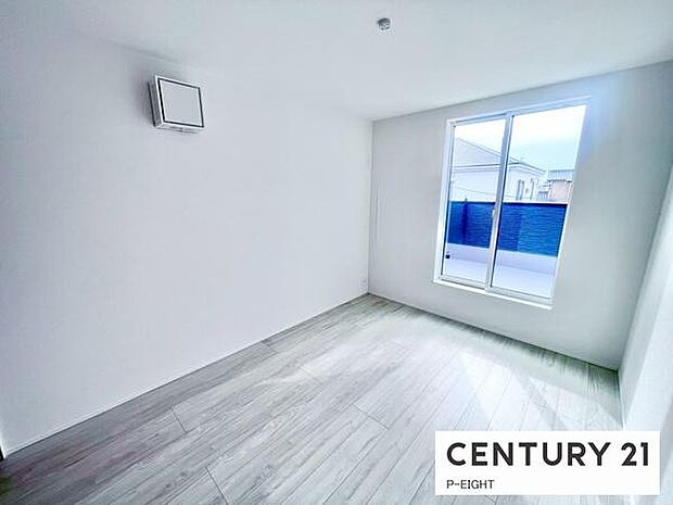 バルコニーに面している明るい部屋です！