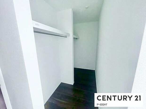 ウォークインクローゼットでたくさん収納できます!