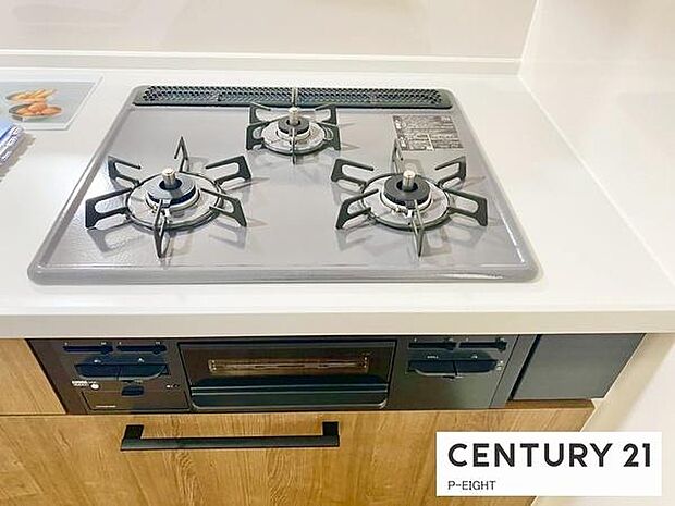 三口ガスコンロで料理もはかどりますね！グリルもあります！