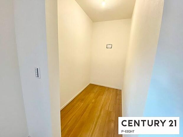 ウォークインクローゼットでたくさん収納できます！